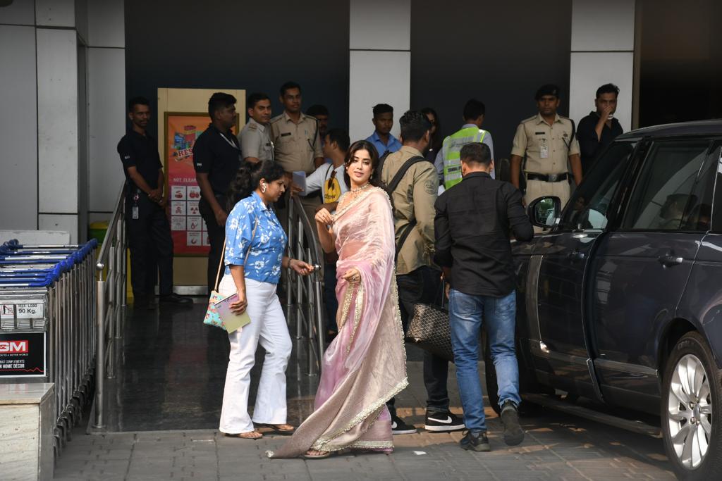 Janhvi Kapoor at the airport.