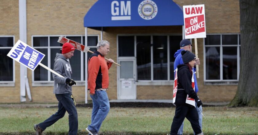 GM reaches tentative agreement with UAW, ending strike