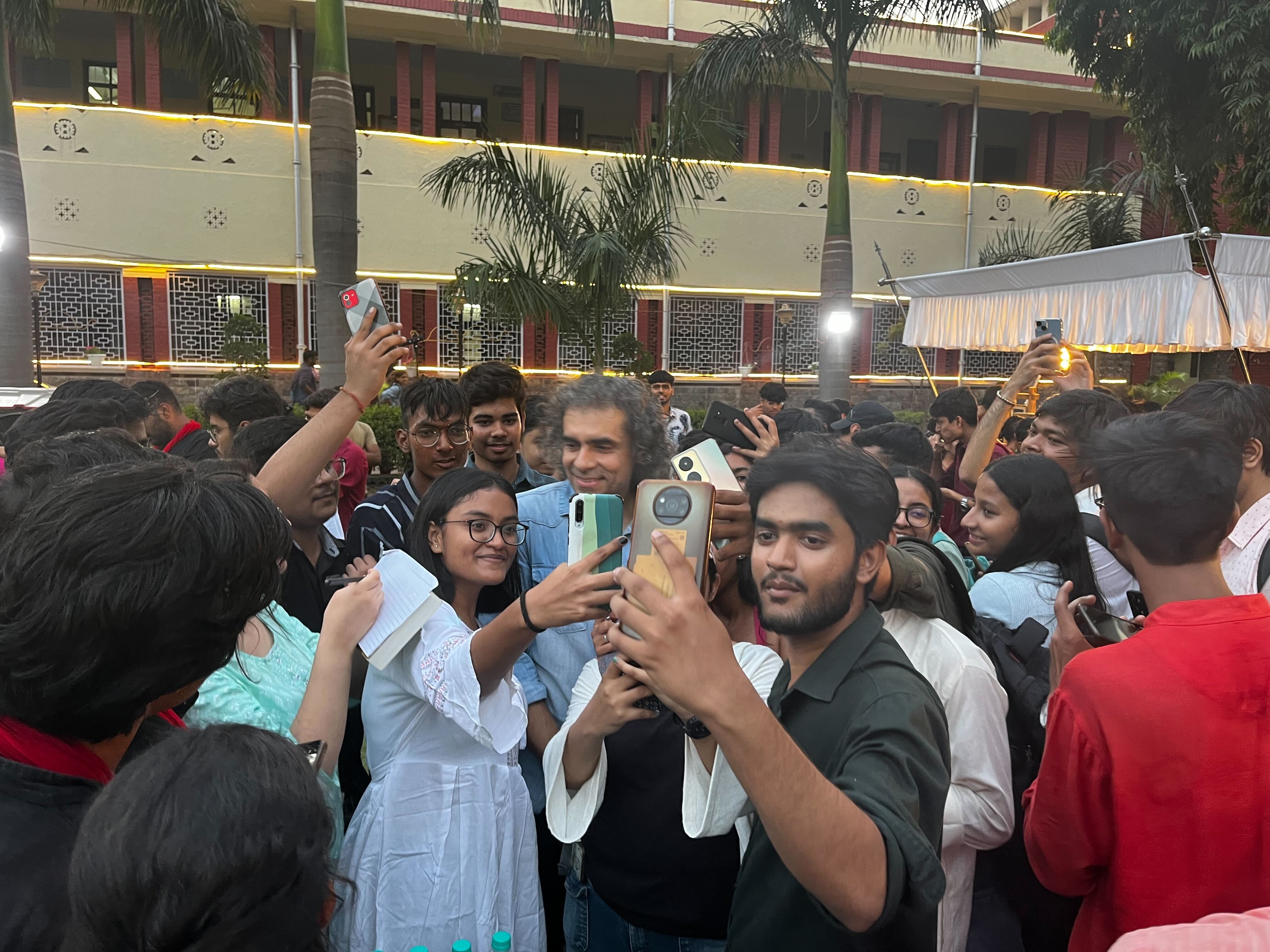 Many among the present students clicked selfies with Imtiaz.(Photo: Kriti Kambiri/HT)