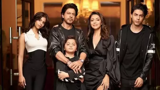 Shah Rukh Khan shares a close bond with the Ambani family. Shah Rukh Khan shares a close bond with the Ambani family.