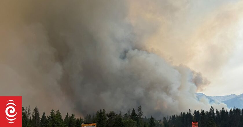 Jasper wildfire: Canadian PM Justin Trudeau thanks Kiwi firefighters