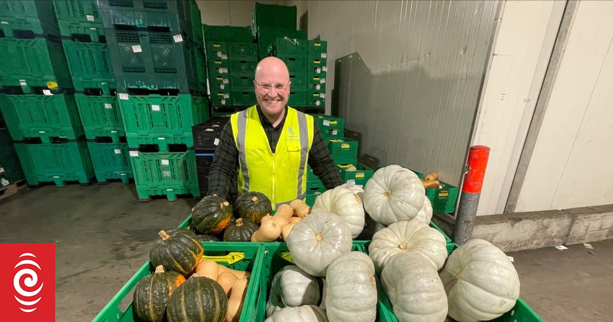 4KMG4LQ GM Uneartherd Ben Buchanan with this year s pumpkin harvest jpg