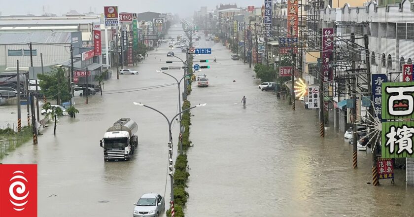 Typhoon Gaemi sinks freighter off Taiwan, barrels towards Chinese seaboard