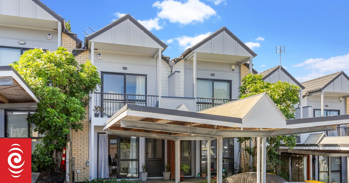 4KOZY6R Glengarry Road jpg