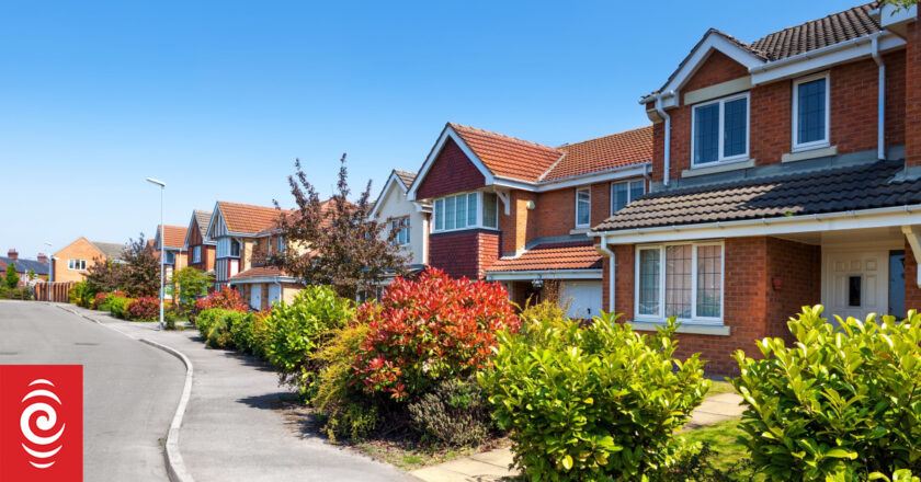 House values fall for the fifth month, but interest rates still bite