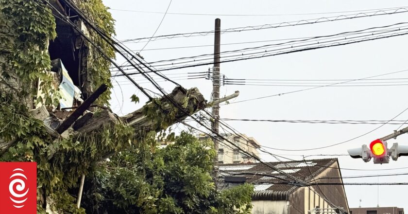Quake with 7.1 magnitude hits western Japan
