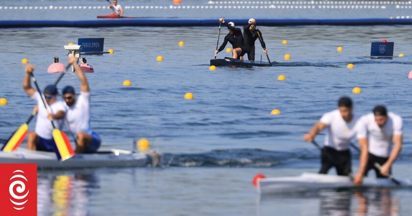 The Kiwi canoe crew so bad they got sympathetic cheers at the Olympics