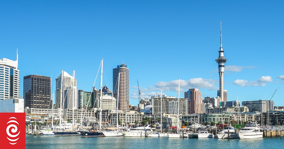 4L8WV2W Auckland skyline jpg
