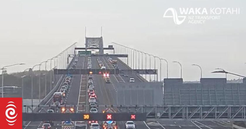 Auckland Harbour Bridge closures costing millions, economist estimates