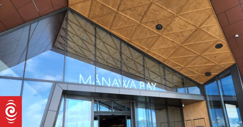 Mānawa Bay: Thousands flock to Auckland’s newest mall