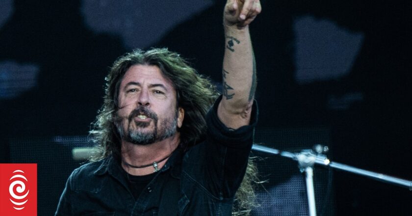 Foo Fighters frontman Dave Grohl admits fathering baby outside of marriage
