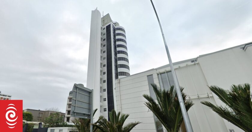 Auckland apartment sells for $1m less than it was bought for