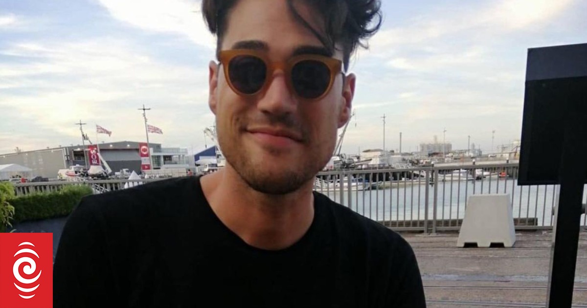 4KKFODS Akuhata Edward Robert Hammind jpg