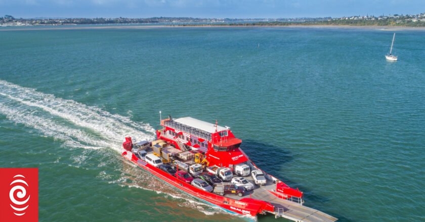 SeaLink offers pay rises to staff threatening to strike