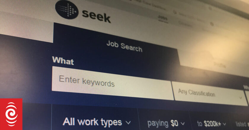 Job ad numbers drop, number of applicants continues to rise