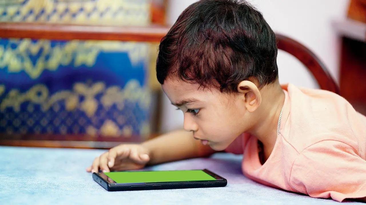 Too much screen time can affect childrens language skills finds