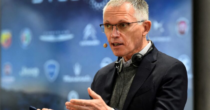 Stellantis CEO Carlos Tavares to retire in 2026 as automaker struggles in North America