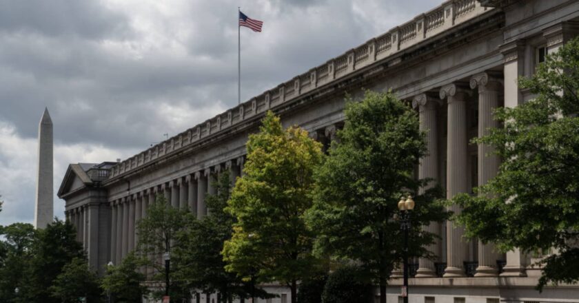 U.S. deficit tops $1.8 trillion in 2024