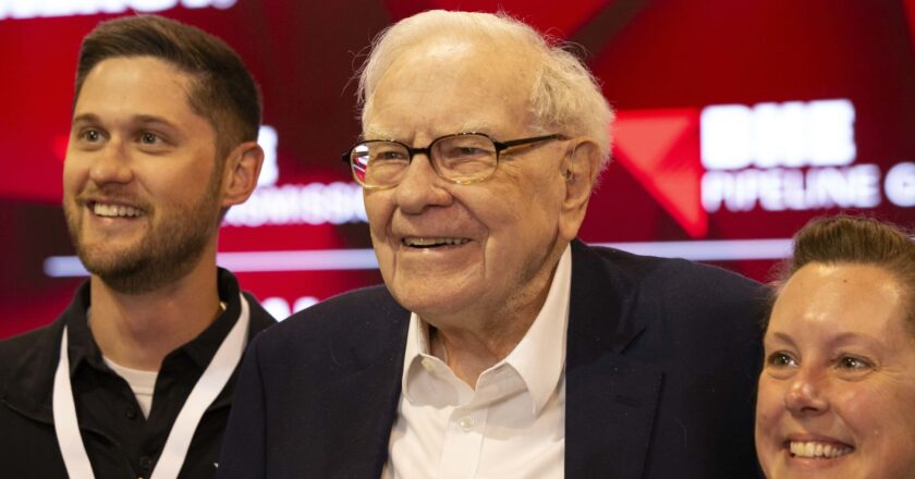 Warren Buffett’s Berkshire Hathaway hikes SiriusXM stake to 32%
