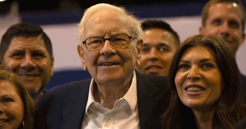Warren Buffett — worried about impersonators — says he doesn’t endorse candidates or investments