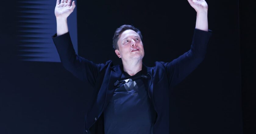 Tesla shares surge as analysts react to Q3 earnings, Musk predictions