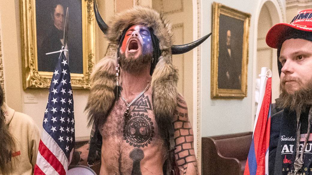 Click to play video: '‘QAnon Shaman’ to remain in jail after ‘insulting’ court defence, judge rules'
