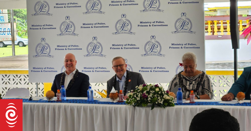 PM shares rugby banter with Australia, Pacific leaders at CHOGM police event