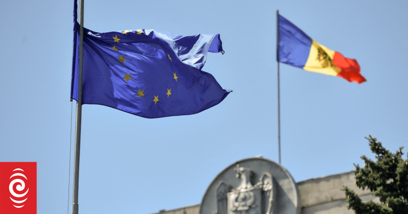 Moldova votes to join EU by narrow margin after ‘unfair fight’