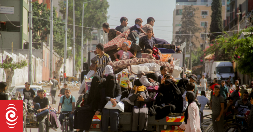 Israel steps up pressure in north Gaza amid fears of siege and displacement
