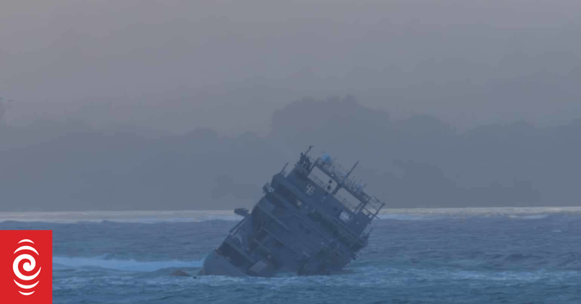 Locals fear damage, report smell after HMNZS Manawanui sinking