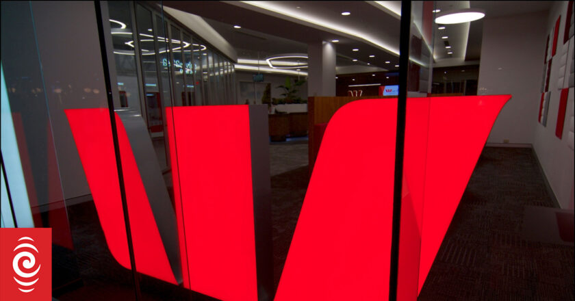 Westpac apologises for notification error
