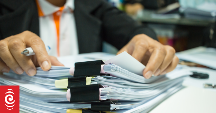 300 Kiwis claim to work 168 hours a week