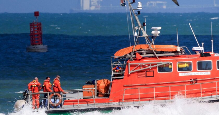 Man dies after boat deflates crossing Channel, French authorities say | World News
