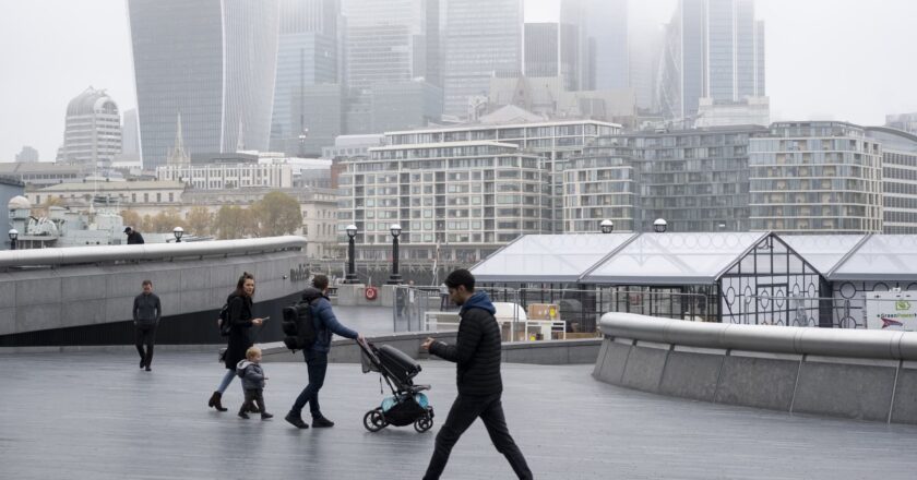 UK economy ekes out 0.1% growth, below expectations