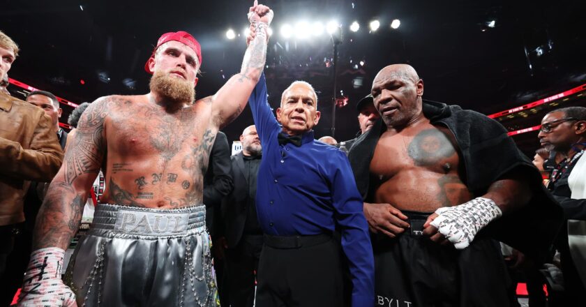 Pivotal Research hikes Netflix price target to Street-high $1,100 after Tyson-Paul fight