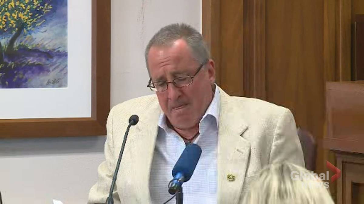 Click to play video: 'Father of Sandy Hook victim calls Alex Jones’ apologies ‘worthless’ at defamation trial'