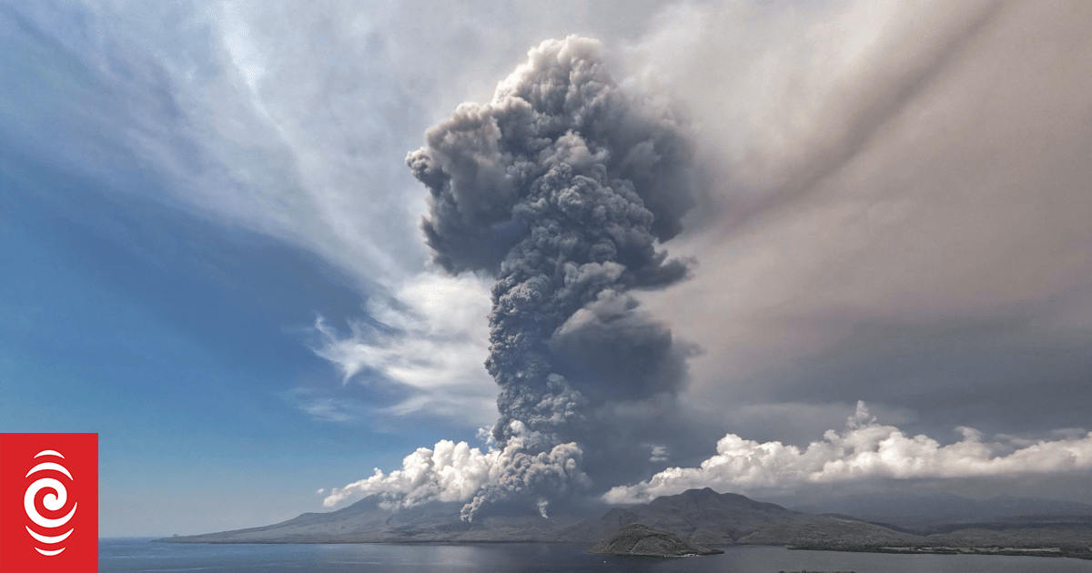 4KGQNJZ AFP 20241110 36M32GY v2 HighRes TopshotIndonesiaVolcano jpg