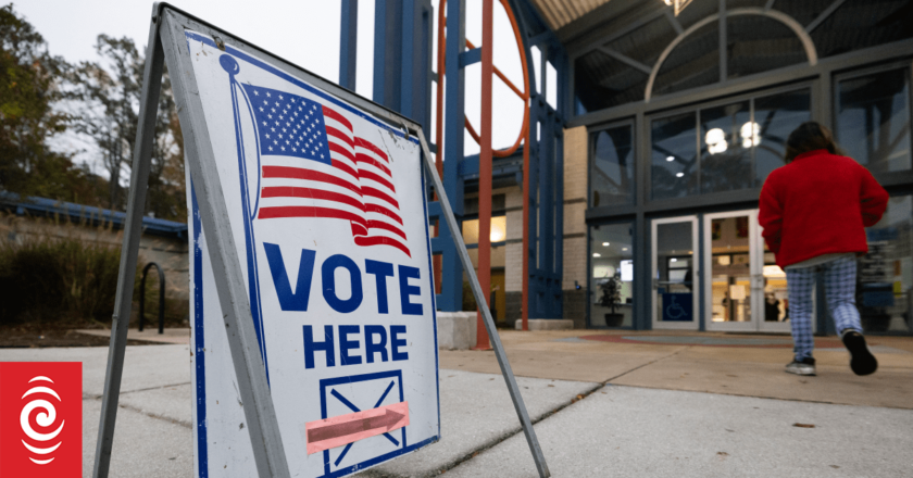 US elections: More bomb threats at election offices as vote count under way