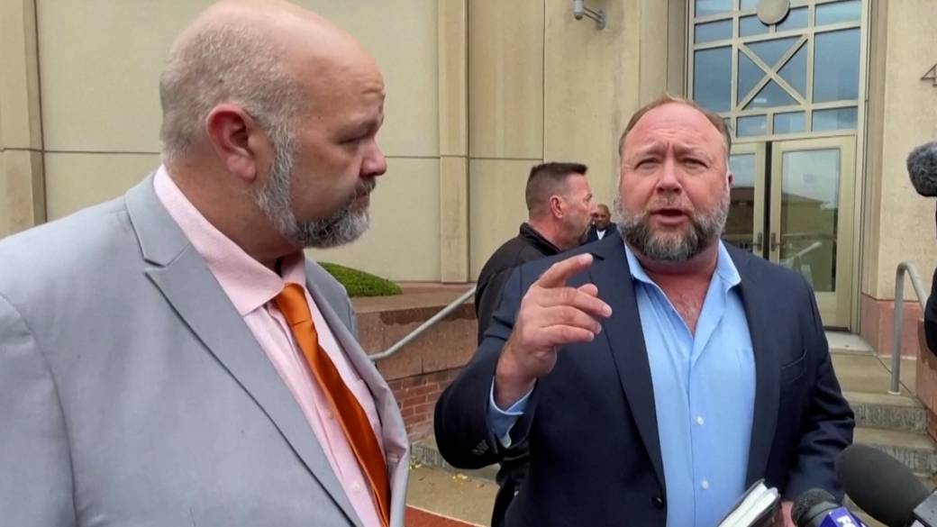 Click to play video: 'Alex Jones calls Sandy Hook trial proceedings a ‘fraud from end to end’'