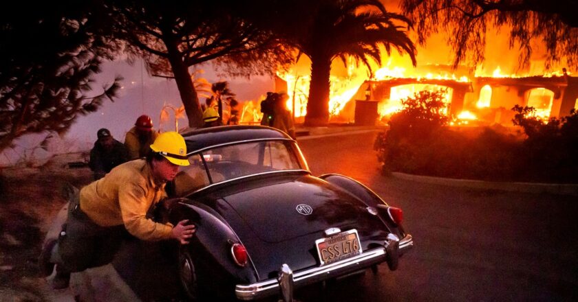 Thousands of Californians forced to flee ‘dangerously fast’ wildfire | US News