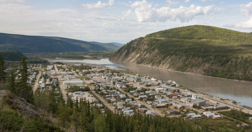 Canadian town at standstill over councillors’ refusal to take oath of allegiance to King Charles | World News