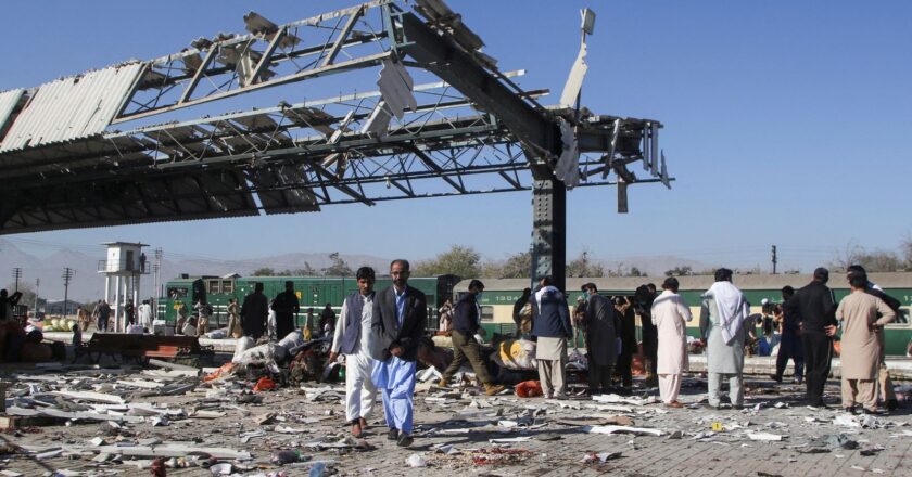 Pakistan: At least 20 killed in train station bomb blast | World News