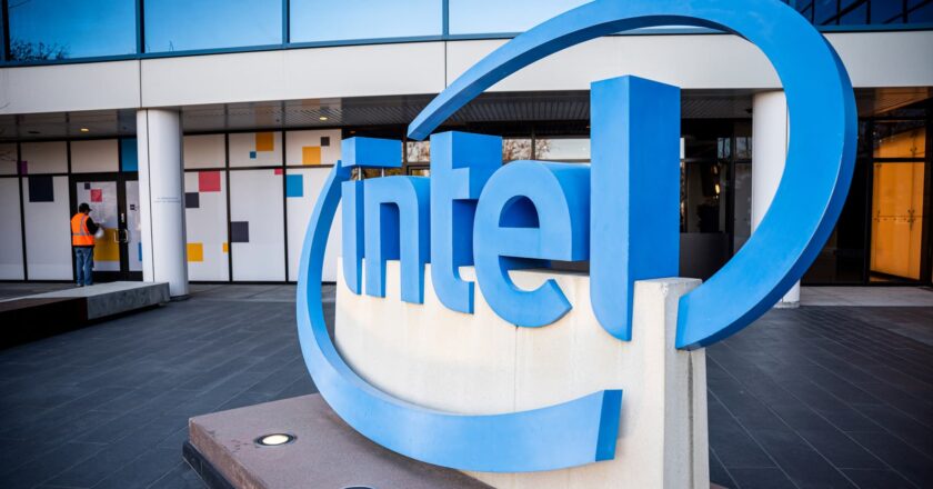 Intel considers outside CEO to replace Pat Gelsinger, taps headhunters