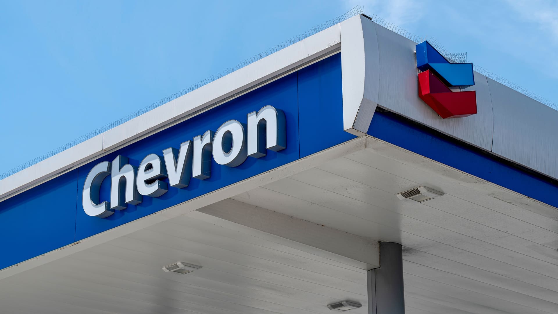 108015793 1722622746715 gettyimages 2162399339 CHEVRON EARNS