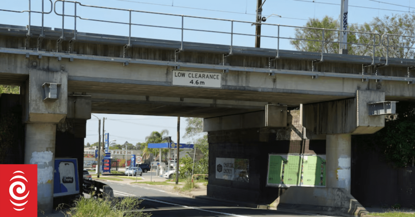 NSW Premier Chris Minns condemns Islamophobic graffiti in western Sydney