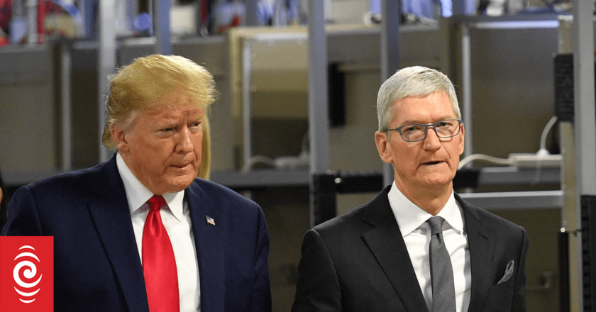 Apple CEO Tim Cook to meet with Donald Trump