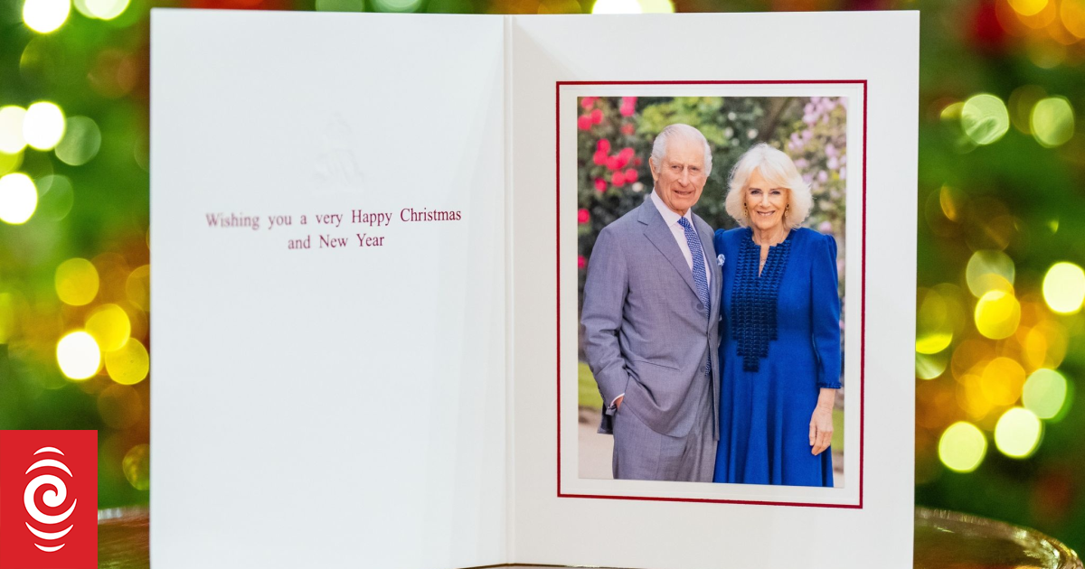 4KFHTUO skynews king queen christmas card 6769117 jpg