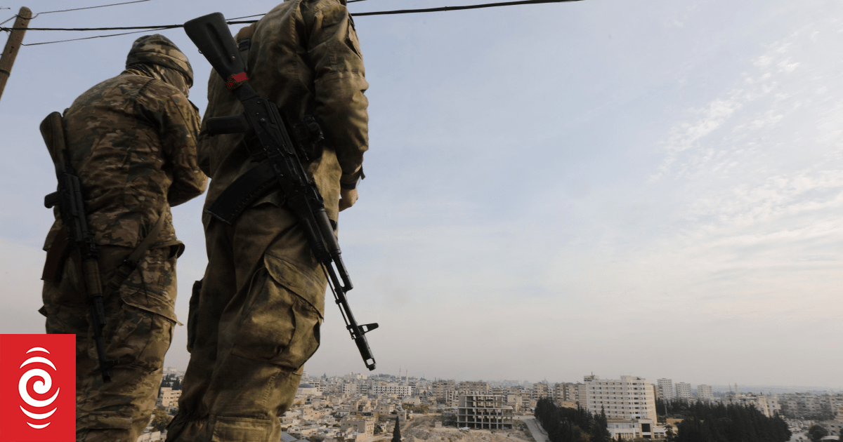 4KFIAJR AFP 20241207 36PP9XQ v1 HighRes SyriaConflictHama jpg