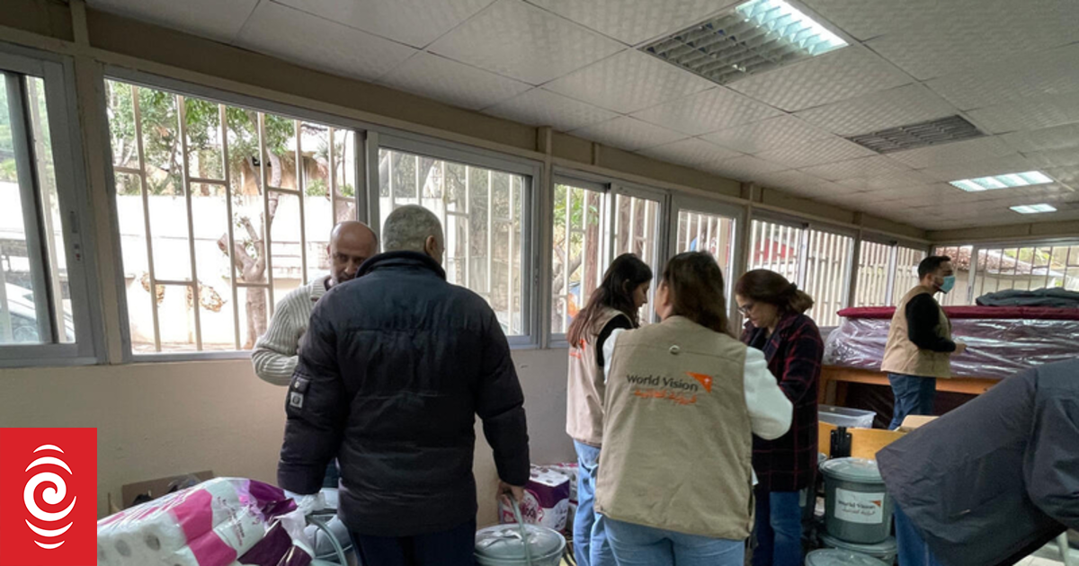 4KFYID2 Food distribution Lebanon jpg