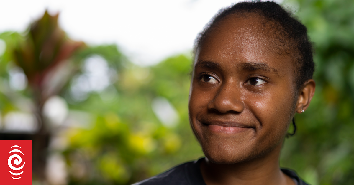 4KHHXXT CH11199556 A portrait of Vepaiamele 15 at her home in Port Vila Vanuatu jpg
